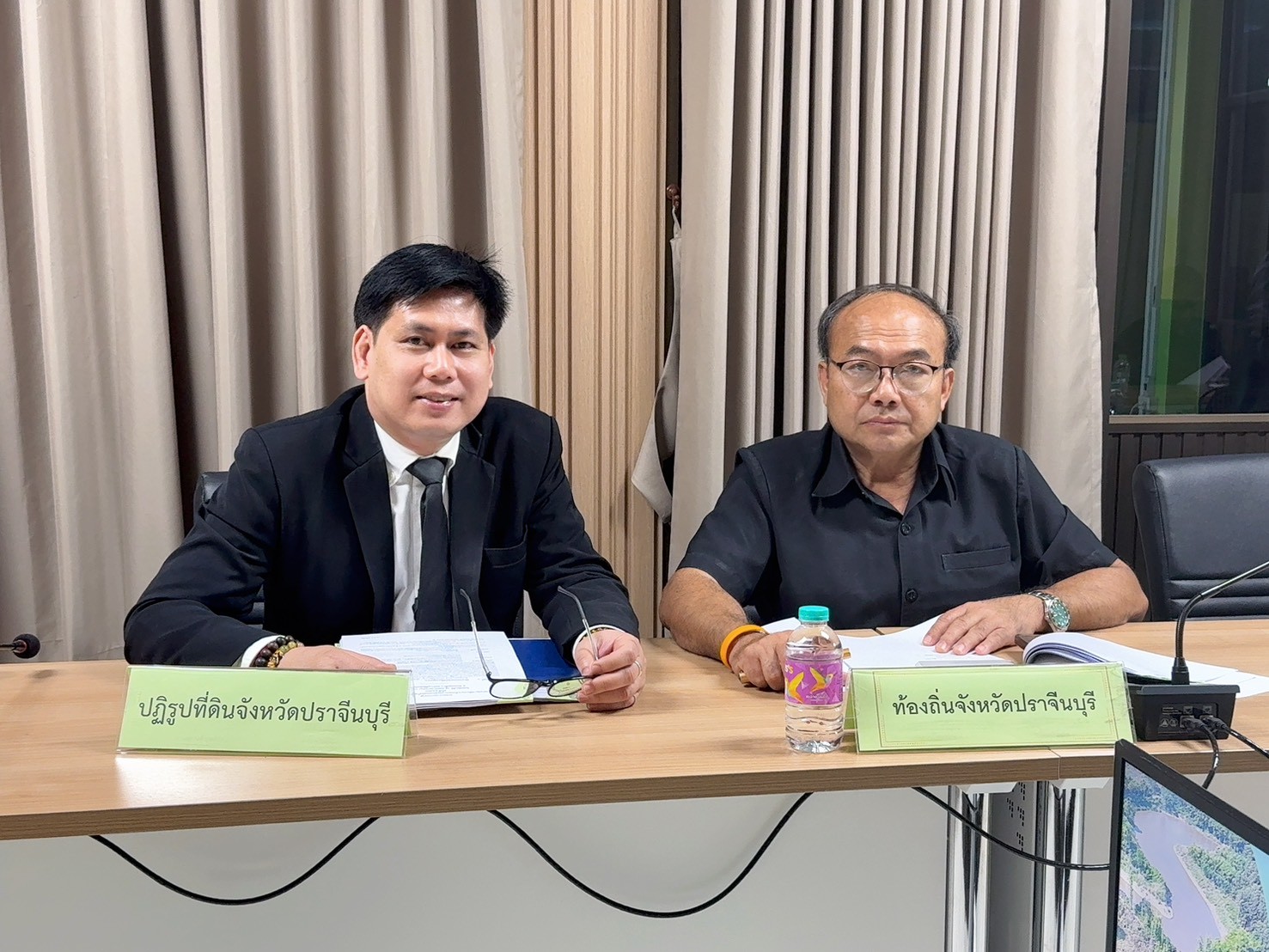 title - วันพฤหัสบดีที่ 18 ธันวาคม 2568 เวลา 10.30 น. นายวิทูล ประดิษฐบุญ ปฏิรูปที่ดินจังหวัดปราจีนบุรี เข้าร่วมการประชุม คณะกรรมการพิจารณากลั่นกรองการขอขุดลอกแหล่งน้ำสาธารณประโยชน์ที่ตื้นเขิน